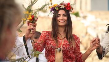 Lili Sandu, aparitie ravasitoare intr-o rochie asimetrica. Incaltarile spectaculoase pe care a ales sa le poarte