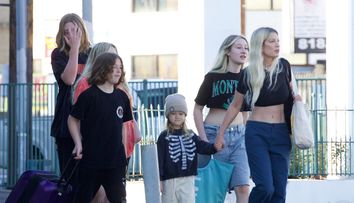 Situația lui Tori Spelling se agravează: acum trăiește într-un camping de rulote, cu cei 5 copii