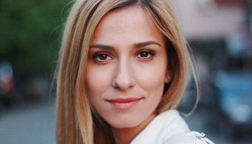 Dana Rogoz a nascut un baietel perfect sanatos! Prima imagine cu micutul Vlad Luca Dragomir