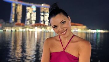 Corina Caragea, despre experiența trăită în vacanță. „Am stat într-o debara în Singapore, cu cea mai ciudată priveliște din duș”