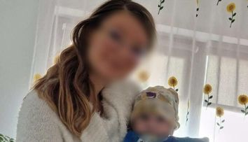 VIDEO Momentul în care mama din Iași se aruncă de la etaj cu bebelușul ei, pentru a scăpa de incendiu