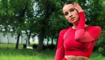 Otniela Sanda, cu abdomenul la vedere în parc: „Încerc să-mi găsesc echilibrul”