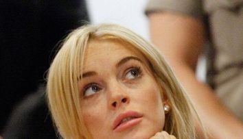 Lindsay Lohan, pusa oficial sub acuzare pentru furtul unui colier! Actrita a pledat 