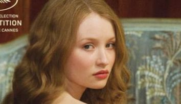 Emily Browning, goala pe afisul de la Cannes!