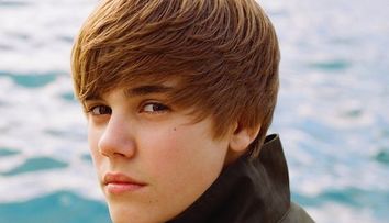 Un fotograf a murit in timp ce facea poze unei masini in care credea ca se afla Justin Bieber