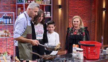 Cântă și recită poezii în timp ce gătește. Stelios Voina, concurentul care a adus buna dispoziție în bucătăria MasterChef