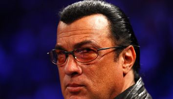 Steven Seagal, bagat in masina de mafioti! Cum a reactionat cand a fost dus la o intalnire 