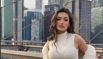 Viviana Sposub, extrem de senzuală la sală! Vedeta face exerciții complicate