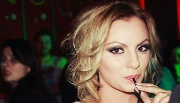Alexandra Stan, pentru prima data in bratele altui barbat, dupa ce a fost batuta crunt de fostul impresar