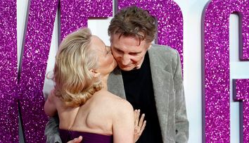 A jurat că nu va mai iubi vreodată, după moartea tragică a soției, dar soarta i-a schimbat planurile: Liam Neeson, din nou îndrăgostit – de Pamela Anderson