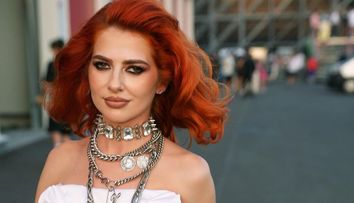 Un omagiu adus Laurei Stoica! Lidia Buble, interpretare emoționantă a piesei „Mai frumoasă”, ce face parte din coloana sonoră a lungmetrajului „Retreat Vama Veche”