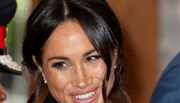 Meghan Markle, surprinsă în timp ce-și plimba cățelul în jurul Palatului Kensington