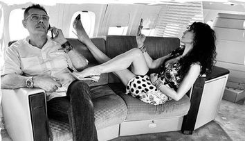Mihaela Rădulescu, surprinsă într-o ipostază seducătoare intr-un avion de lux