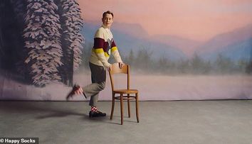 Kevin McCallister la 39 de ani arată exact ca la 10 :) ! Macaulay Culkin, super simpatic într-o reclamă de Crăciun