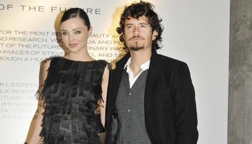 Miranda Kerr si-a aratat burtica la Saptamana modei de la Milano