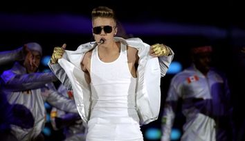 Justin Bieber nu renunta la imaginea de baiat rau. Cum a reusit sa ajunga din nou la politie