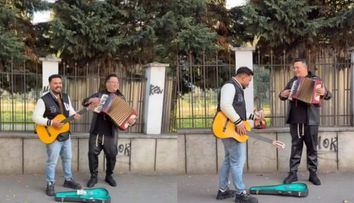 Jador a făcut show în plină stradă! A cântat și a primit banii de la trecători. Imagini virale cu celebrul cântăreț