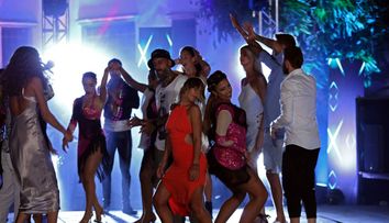 Survivor 2022. Alexandra Duli a făcut furori pe ringul de dans la petrecerea de unificare