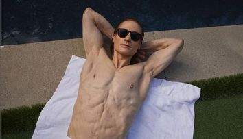 Miliardarul care cheltuie 2 milioane $ pe an ca să întinerească face echivalentul a 20.000 de abdomene pe zi. Cum e posibil