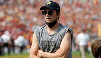 Ashton Kutcher a ajuns de două ori la spital: ”Fantoma lui Steve Jobs îmi bântuie pancreasul”