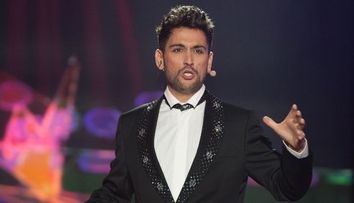 Credeai ca nu poate avea o voce mai subtire decat la Eurovision? Cum canta Cezar Ouatu, dupa ce a inhalat heliu