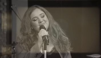 Diana’s Roads sfidează A.I.-ul cu un colaj de folclor reinterpretat într-o varietate de stiluri muzicale