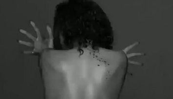Rihanna s-a dezbracat intr-un clip pentru Esquire! VIDEO