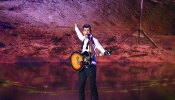 Romanii au talent 2018 - A doua Gala a Talentului: ALEX STEFANESCU - Interpreteaza piesa 