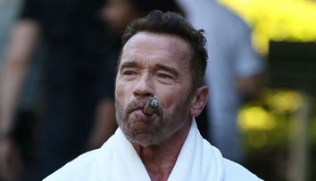 Care este starea actorului Arnold Schwarzenegger dupa ce a suferit o operatie pe cord deschis