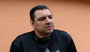 Strigăte de durere la căpătâiul fiului lui Ionel Ganea! Fostul fotbalist nu s-a dezlipit de lângă sicriu: „Scoală-te tată, că nu mai pot...”