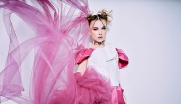Evelina Negru lansează single-ul, „Trăiam în paradis”, alaturi de videoclipul oficial