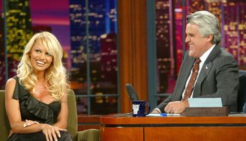 Pamela Anderson se marita! Cine este norocosul fotbalist de care s-a indragostit