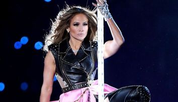 Jennifer Lopez, virală pe internet. Femei din lumea întreagă s-au fotografiat în oglindă, în bikini