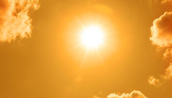 Canicula nu iartă pe nimeni și unii ajung la Urgențe! Ce trebuie să faci, pas cu pas,  ca să îți fie bine când temperaturile trec de 40 de grade
