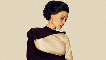 De la Lara Croft la Maria Callas: Angelina Jolie chiar cântă operă în „Maria” – și nu se preface. O transformare spectaculoasă pe ecran și în viață