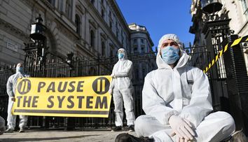 Marea Britanie ia măsuri anti coronavirus ca în vreme de război: se așteaptă ca 80 % din populație să se îmbolnăvească