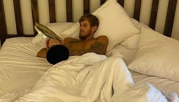 Alex Delea a dormit cu trofeul Survivor România în pat: “Priviți și voi ce bucurie în inimă mi-ați făcut!”
