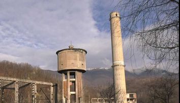Noi detalii șocante despre cazul din Lupeni! Fetele de 15 ani care s-au aruncat în gol de pe turnul de 20 de metri nu ar fi fost singure