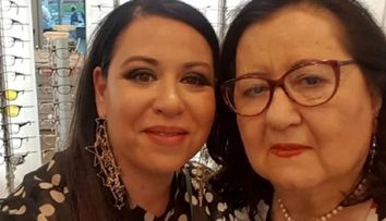 Cum a fost surprinsă Oana Roman la parastasul de trei luni al mamei sale. Vedeta a organizat totul singură