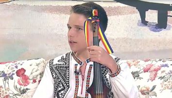 VIDEO El este puștiul care face magii cu vioara