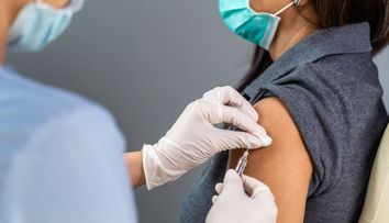 Două centre de vaccinare anti-Covid din București funcționează non-stop