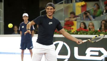 Rafael Nadal, la plaja alaturi de iubita. Cum au fost surprinsi cei doi cand nu se asteptau sa fie fotografiati