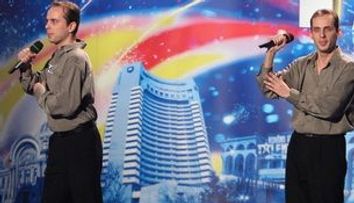 Gemenii Paul si Virgil Paunescu isi pacaleau profesorii la scoala raspunzand unul in locul celuilat!