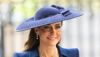 Kate Middleton se luptă cu încă o afecțiune. S-a aflat totul la doi ani de când a anunțat că are cancer. A ținut totul ascuns datorită încălțămintei, dar totul s-a văzut atunci când a fost nevoită să se descalțe