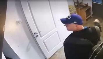 Ce a făcut bărbatul care și-a ars mătușa în scara blocului, imediat după crimă. Detalii înfiorătoare