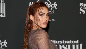 Megan Fox și-a etalat silueta imposibilă, într-un pictorial parcă desprins din anii 90. Ce au putut să remarce fanii