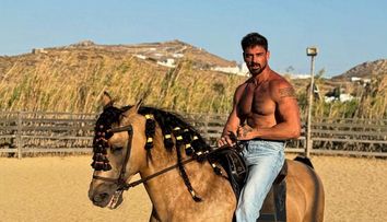 Cum arată fosta soție a lui Michele Morrone. Ea este femeia care i-a dăruit doi copii actorului