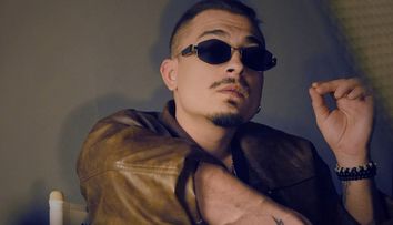 Vlad Musta lansează „Aburi de alcool”: o piesă despre singurătate, vicii și dorința de a deveni cea mai bună versiune a ta