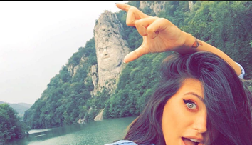 Maya, fetita Antoniei, prima zi de scoala. Imaginea care le-a topit inimile fanilor. Cum si-a pozat artista micuta