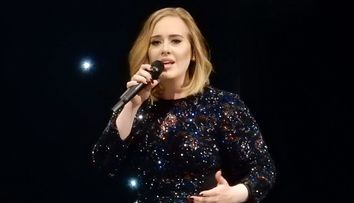 A uitat versurile melodiei in timpul unui concert, iar ce s-a intamplat imediat e de-a dreptul neasteptat. Cum au reactionat fanii lui Adele